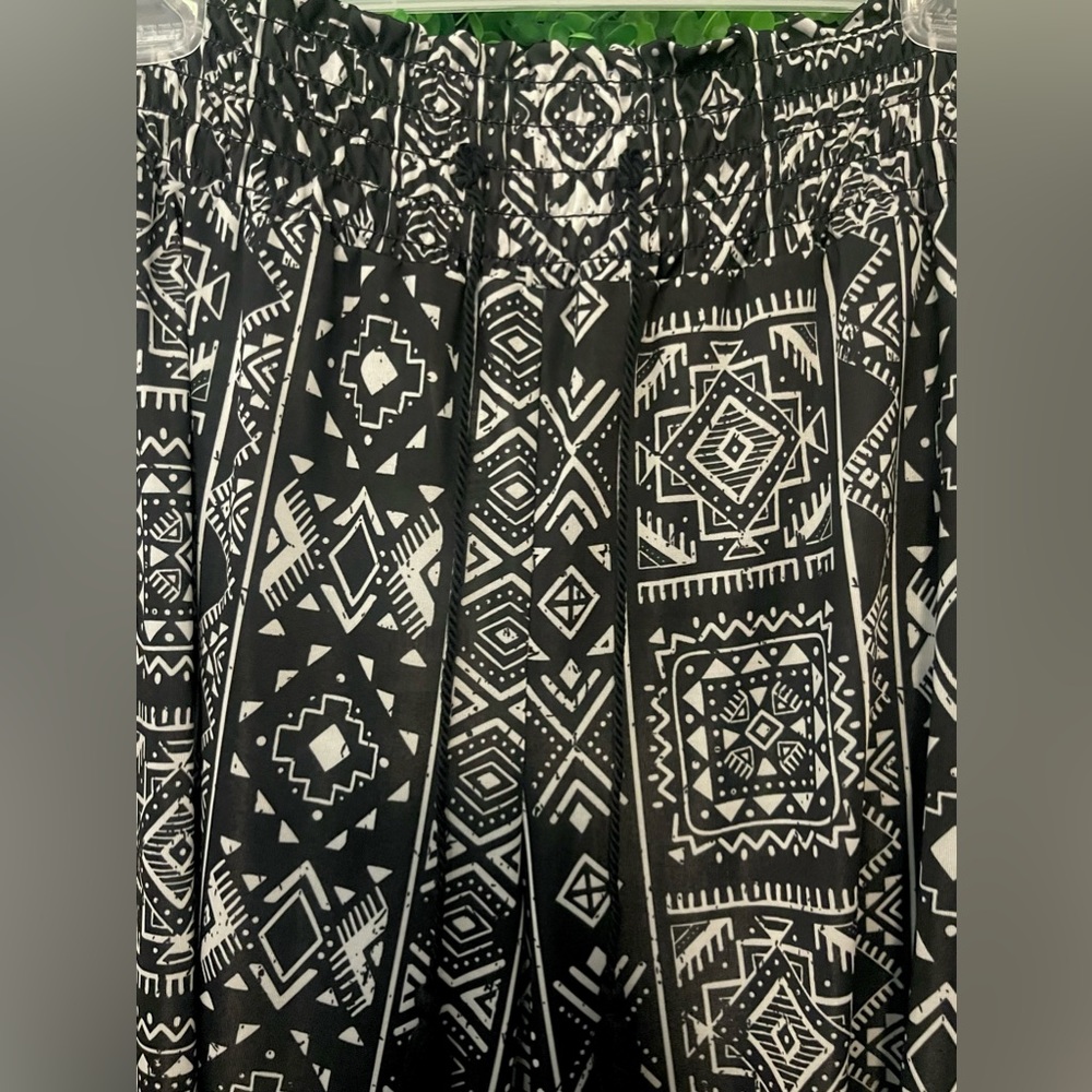 West Loop Women's Large Palazzo Pants Black and White Aztec like NWT - Picture 4 of 11